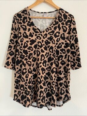 Piphany Leopard Print V-Neck Tunic Top
